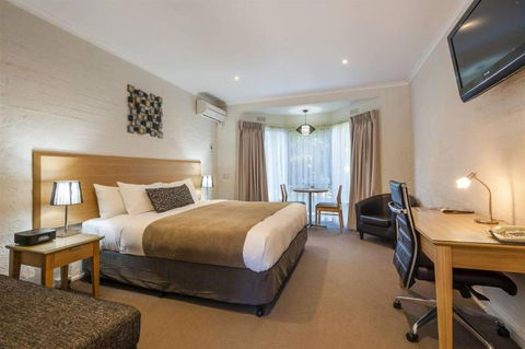 COMFORT INN COACH AND BUSHMANS - Australian Destinations 1
