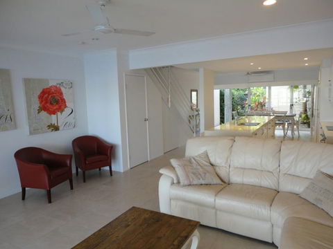 Noosa Entrance Waterfront Resort - Australian Destinations 3