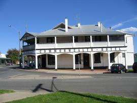 Commonwealth Hotel - Australian Destinations 0