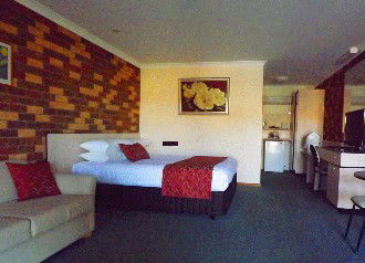 Highway Inn Motel - Australian Destinations 2