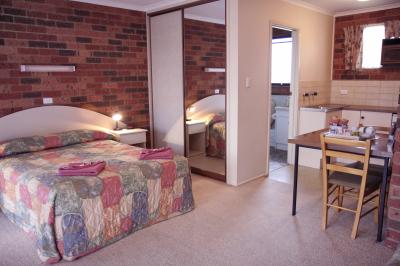 Frankston Motel - Australian Destinations 4