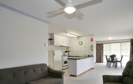 Summerfield Studio Apartments - Australian Destinations 1