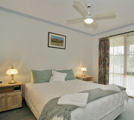 Summerfield Studio Apartments - Australian Destinations 2