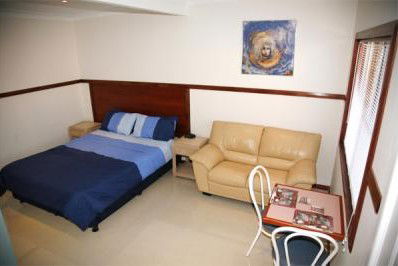 Across Country Motor Inn - Australian Destinations 1