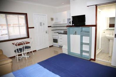 Across Country Motor Inn - Australian Destinations 2