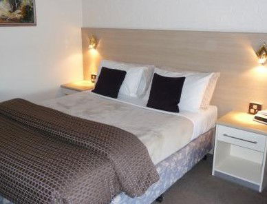 Hamiltons Townhouse Motel - Australian Destinations 0