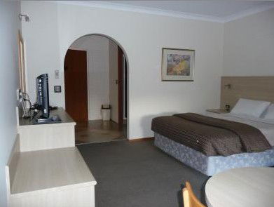 Hamiltons Townhouse Motel - Australian Destinations 2