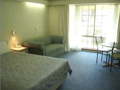 Hamiltons Townhouse Motel - Australian Destinations 4