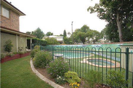 Country Gardens Motor Inn - Australian Destinations 5