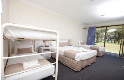 Island Palms Motor Inn - Australian Destinations 2