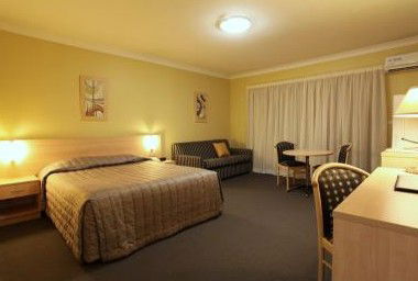 Maclin Lodge Motel - Australian Destinations 4