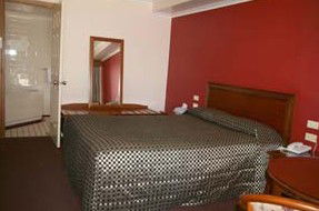 Queensgate Motel - Australian Destinations 3