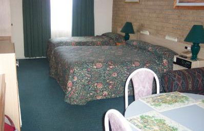 A Settlers Motor Inn - Australian Destinations 1