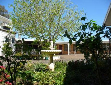 Colonial Motor Lodge - Australian Destinations 1