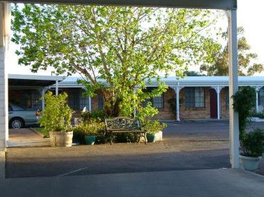Colonial Motor Lodge - Australian Destinations 2