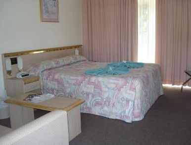 Colonial Motor Lodge - Australian Destinations 3