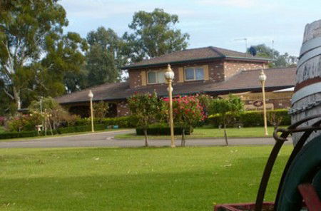 Carriage House Motor Inn - Australian Destinations 0