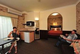 Highlander Motor Inn And Apartments - Australian Destinations 0