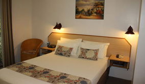 Colonial Village Motel - Australian Destinations 1