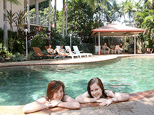 Cairns Reef Apartments And Motel - Australian Destinations 1