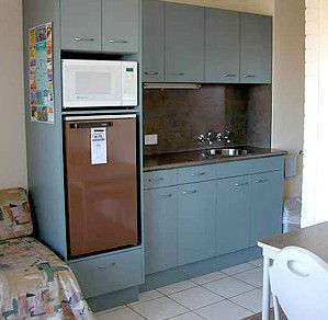 Caloundra Suncourt Motel - Australian Destinations 2