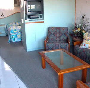 Caloundra Suncourt Motel - Australian Destinations 3