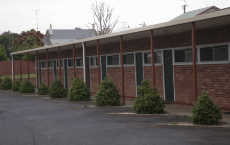 Le Cavalier Court Motel - Australian Destinations 2