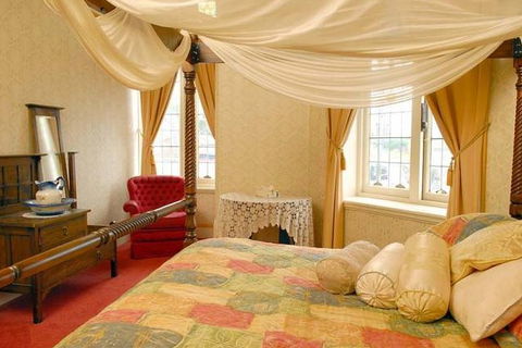 Mickey Bourkes Koroit Hotel - Australian Destinations 1