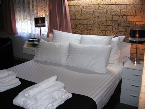 Golden Harvest Motor Inn - Australian Destinations 1
