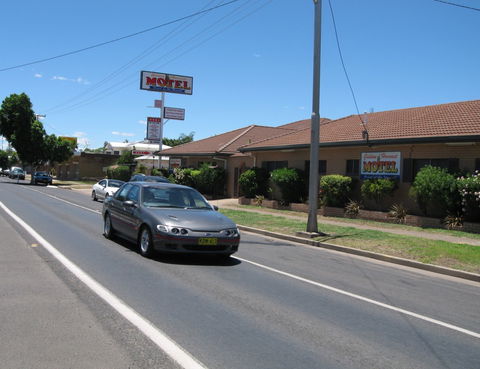 Golden Harvest Motor Inn - Australian Destinations 3
