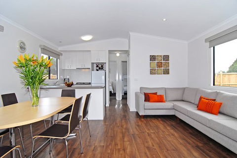 Ocean Grove Motor Inn - Australian Destinations 1