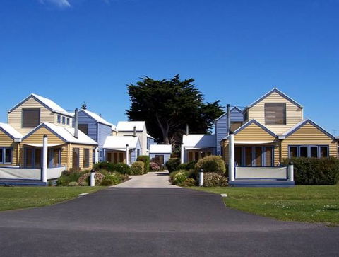 Rayville Boat Houses - Australian Destinations 1