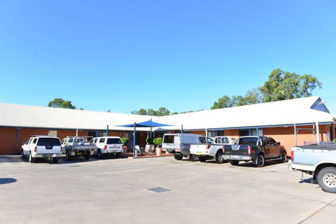 Albert Motel - Australian Destinations 4