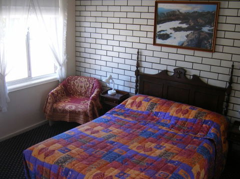 Colonial Lodge Motel - Australian Destinations 2