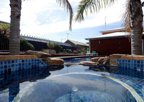 Comfort Inn The International - Australian Destinations 1