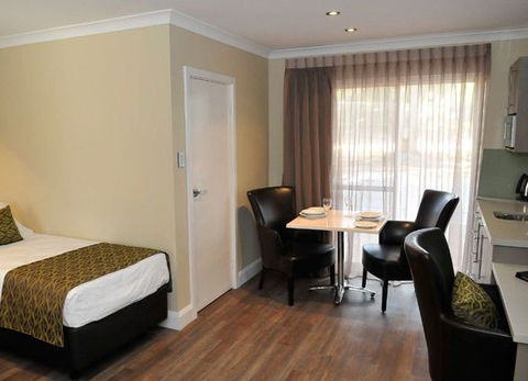 Bentley Motel - Australian Destinations 3