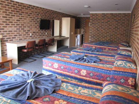 The Big Trout Motor Inn - Australian Destinations 1