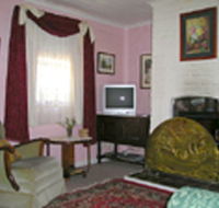 Hollyhock Cottage - Australian Destinations