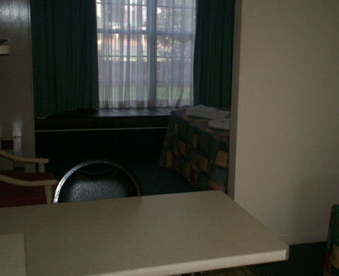 A Raceview Motor Inn - Australian Destinations 0