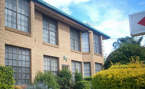 A Raceview Motor Inn - Australian Destinations 4