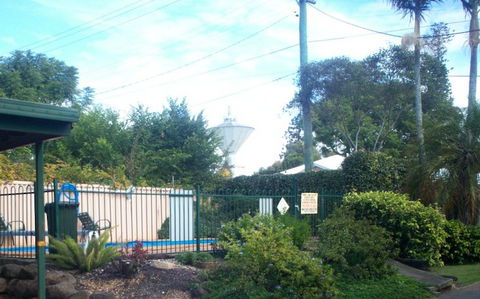 A Raceview Motor Inn - Australian Destinations 5