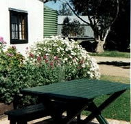 Dunalan Host Farm Cottage - Australian Destinations