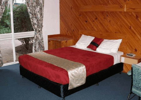 SMART MOTELS BERT HINKLER - thumb 1