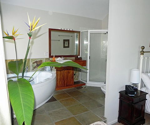 Airlie Waterfront Bed And Breakfast - Australian Destinations 0