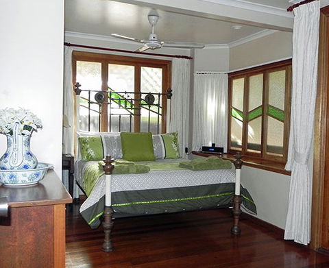Airlie Waterfront Bed And Breakfast - Australian Destinations 2