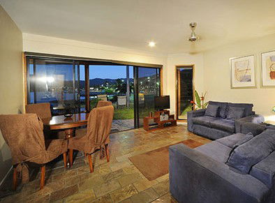 Airlie Waterfront Bed And Breakfast - Australian Destinations 4