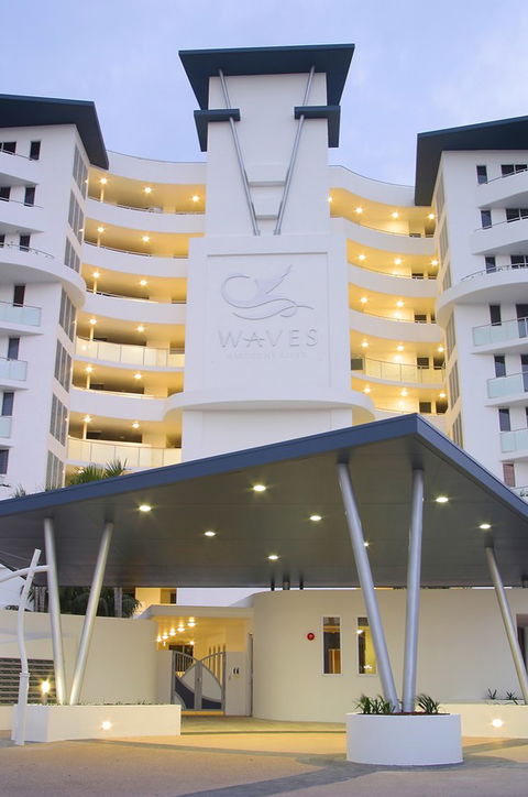 Waves Maroochy River - Australian Destinations 0