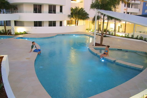 Waves Maroochy River - Australian Destinations 1