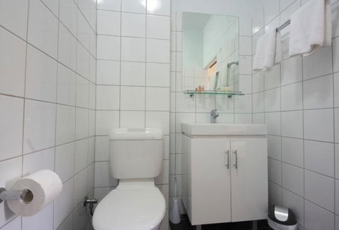 Coconut Grove Holiday Apartments - Australian Destinations 4