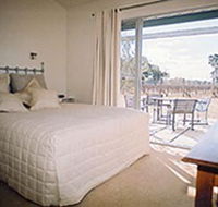 Tinnies At Back Creek Vineyard - Australian Destinations